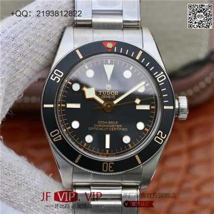 帝舵碧湾系列M79030N-0001腕表，红三角，金时标，小尺寸，巧妙融合品牌传统美学与当代制表工艺，极尽复古韵味